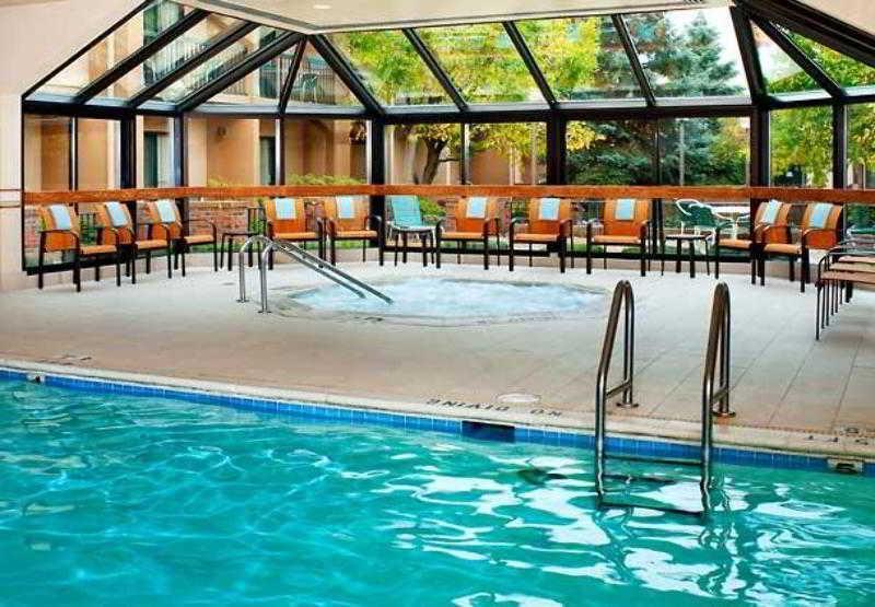 Courtyard Toledo Airport Holland Hotel Exterior photo